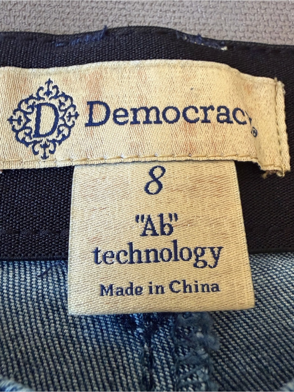 Democracy Jeans Ab Solution Technology Cropped Medium Wash Frayed Hem Size 8 - Picture 2 of 8